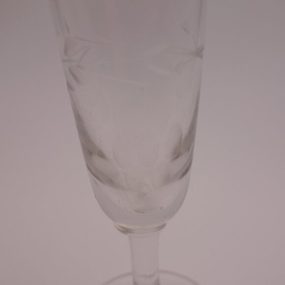 Set of Four(4) Grapevine Pattern Small Delicate Glasses - Picture 11 of 16
